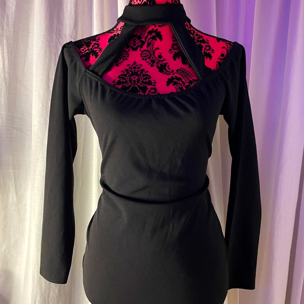 PrettyLittleThing Bardot High Neck Cut Out: Black